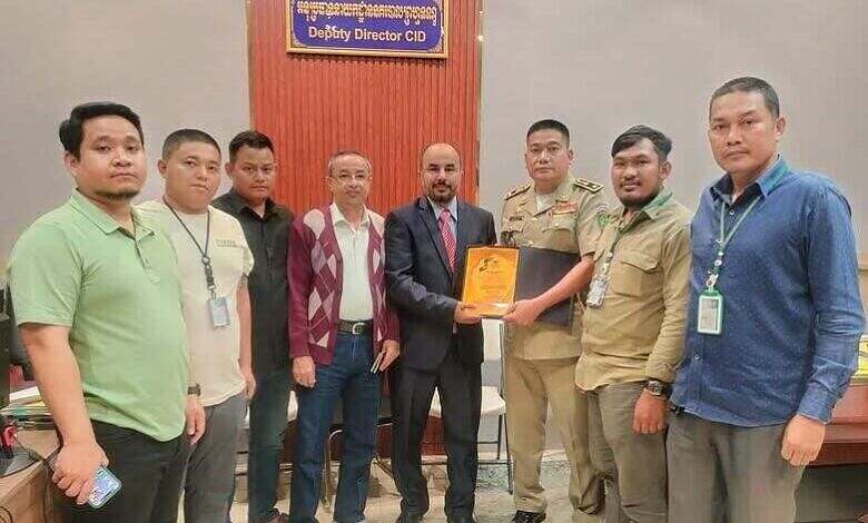 السفير باحميد يعلن تحرير يمنيين احتجزتهم عصابة إجرامية في كمبوديا لعشرة أشهر