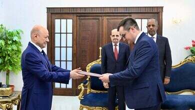 رئيس مجلس القيادة يتسلم اوراق اعتماد سفير روسيا الاتحادية