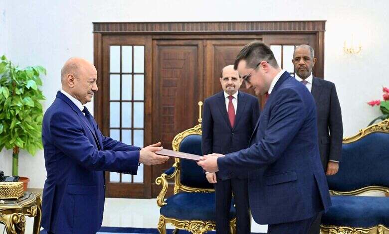 رئيس مجلس القيادة يتسلم اوراق اعتماد سفير روسيا الاتحادية