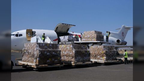 بسبب نقص التمويل... برنامج الغذاء العالمي يقلّص المساعدات إلى النصف في مناطق الحكومة