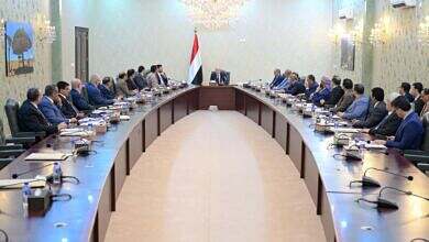 رئيس مجلس القيادة يرأس اجتماعا للحكومة