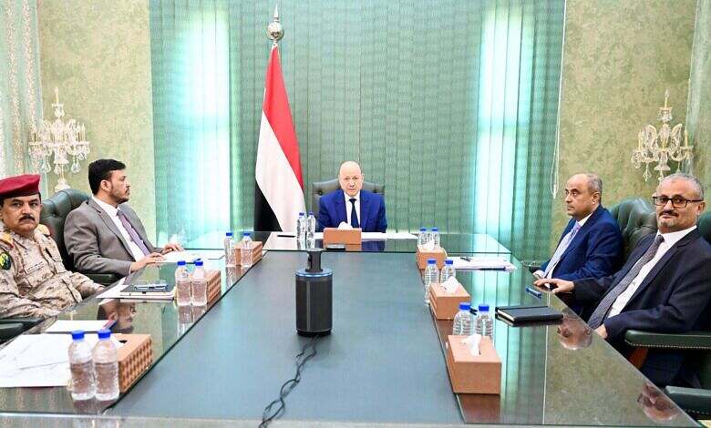 مجلس القيادة يجدد دعمه الكامل للإصلاحات الحكومية الشاملة ويشيد بالجاهزية العالية للقوات المسلحة