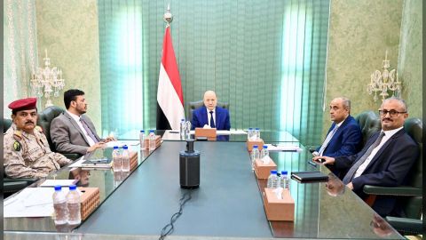 مجلس القيادة يجدد دعمه الكامل للإصلاحات الحكومية الشاملة ويشيد بالجاهزية العالية للقوات المسلحة