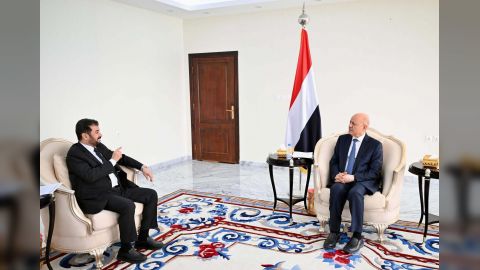 رئيس مجلس القيادة يؤكد مضي الدولة في تعزيز آليات الرقابة والمحاسبة ومكافحة الفساد