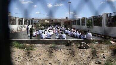 هيومن رايتس: الحوثيون نفذوا حملات اعتقال واسعة بحق معارضيهم بينهم 200 من حزب الإصلاح