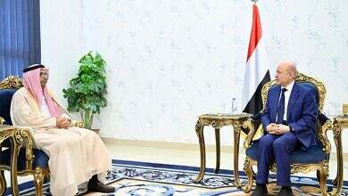 رئيس مجلس القيادة يستقبل سفير مجلس التعاون لدول الخليج العربية