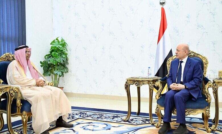 رئيس مجلس القيادة يستقبل سفير مجلس التعاون لدول الخليج العربية