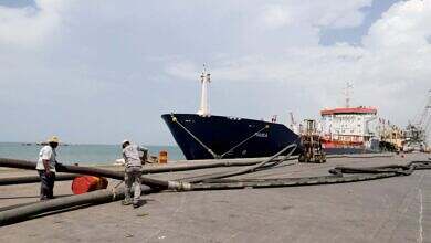 الحوثيون يُعلنون عودة الشحن البحري إلى ميناء الحديدة (وثيقة)