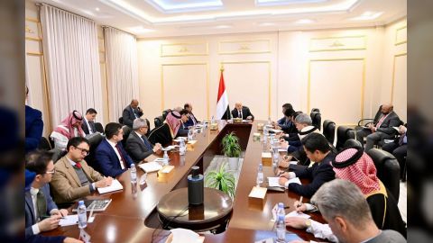 الرئيس العليمي يحث المجتمع الدولي على المساهمة في ترجمة القرارات السيادية الى اجراءات عملية داخل مجلس الأمن