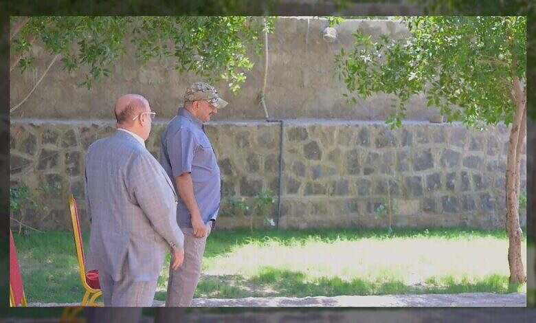 طارق صالح يستقبل ضيوف الثاني من ديسمبر ويدعو لإحياء المقاومة