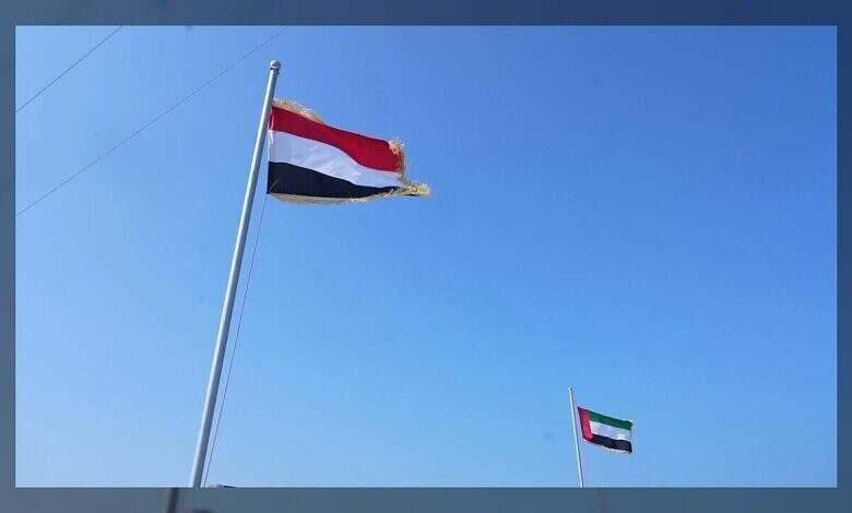 طارق صالح يطلق مشروعاً لتأهيل طريق المخا – الخوخة ويؤكد: صنعاء هدفنا