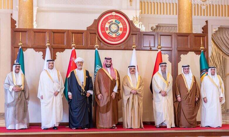 القمة الخليجية تؤكد دعمها لمجلس القيادة والحفاظ على سيادة ووحدة وسلامة اليمن واستقلاله