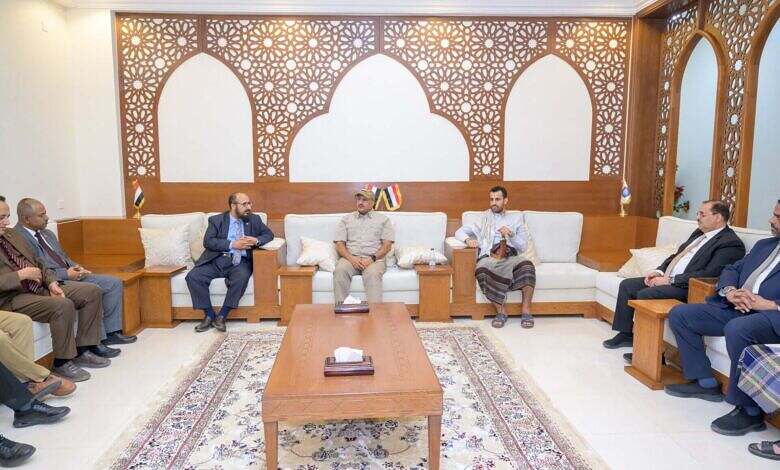 طارق صالح يلتقى عددا من قيادة وممثلي الاحزاب السياسية ويؤكد ان المرحلة تتطلب توحيد المعركة لتحرير صنعاء