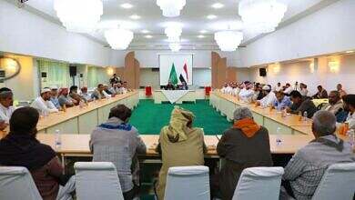 محافظ حضرموت والوفد السعودي يعقدان اجتماعاً موسعاً بالوجهاء والأعيان والقيادات السياسية والاجتماعية