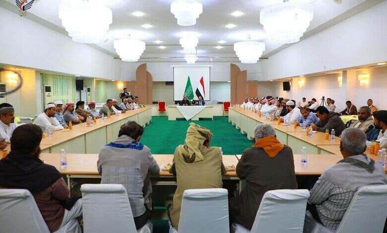 محافظ حضرموت والوفد السعودي يعقدان اجتماعاً موسعاً بالوجهاء والأعيان والقيادات السياسية والاجتماعية