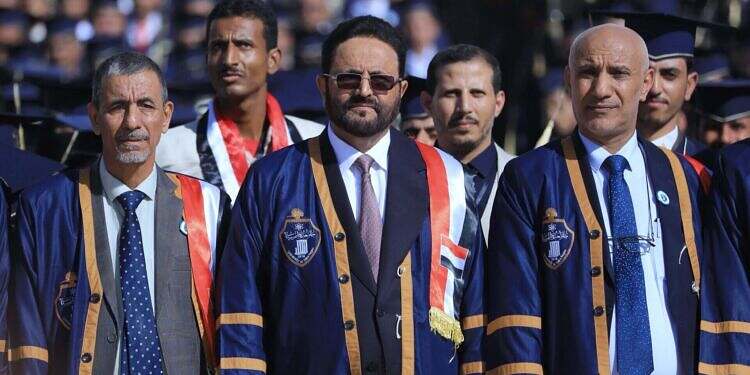 العرادة يشهد حفل تخرج 1139 طالباً وطالبة من جامعة إقليم سبأ