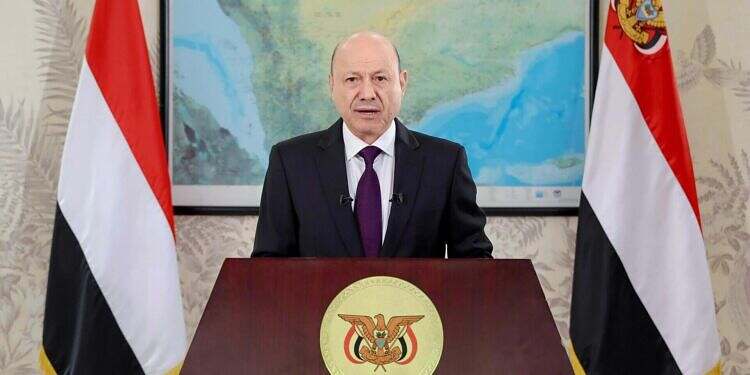 العليمي يطلع على مستجدات الأوضاع في محافظتي حضرموت والمهرة ويشيد بالجهود السعودية لخفض التصعيد