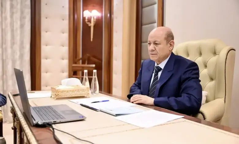 الرئيس العليمي يطلع على مستجدات الأوضاع الاقتصادية والتداعيات المحتملة لقرار صندوق النقد الدولي