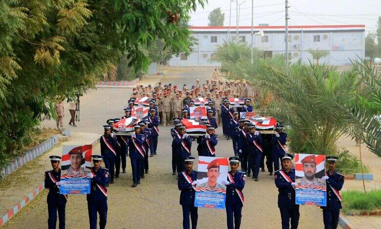 تشييع رسمي وشعبي بمأرب لعدد من شهداء الواجب بالمنطقة العسكرية الأولى