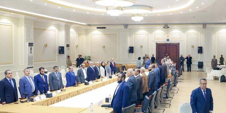 الاحزاب والمكونات السياسية تستنكر اعلان بعض الوزراء والمحافظين تأييدهم للإجراءات الآحادية للمجلس الانتقالي