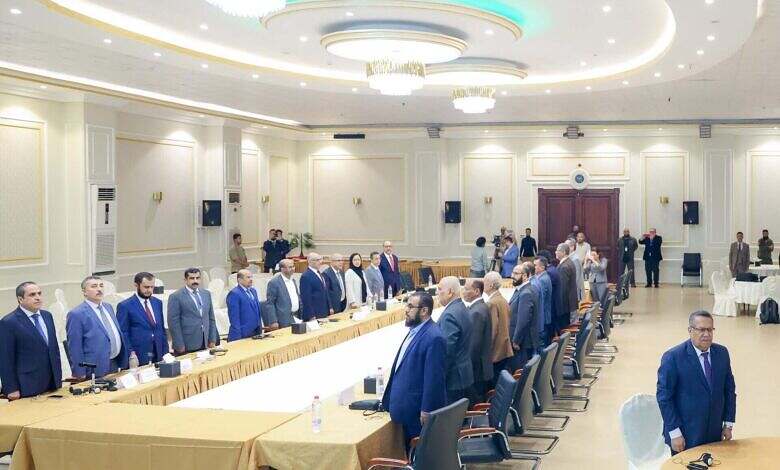 الاحزاب والمكونات السياسية تستنكر اعلان بعض الوزراء والمحافظين تأييدهم للإجراءات الآحادية للمجلس الانتقالي