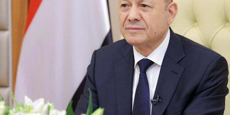 رئيس مجلس القيادة يشيد بجهود الاشقاء في المملكة من اجل خفض التصعيد في محافظتي حضرموت والمهرة