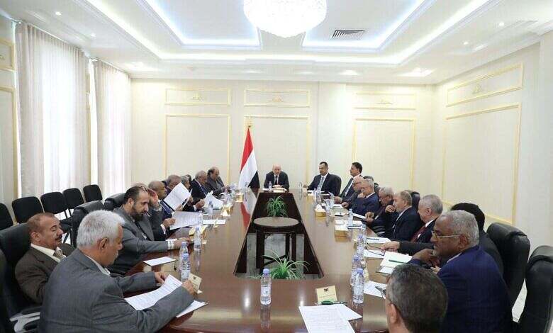 رئيس مجلس القيادة يثمن عاليا استمرار جهود الوساطة السعودية الإماراتية من اجل خفض التصعيد في المحافظات الشرقية