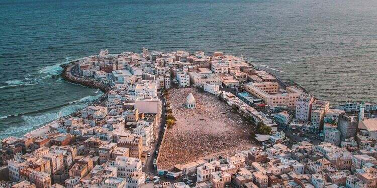 مكونات حضرمية تؤكد تأييدها مخرجات الاجتماع الطارئ لمجلس الدفاع الوطني وتثمّن جهود التهدئة