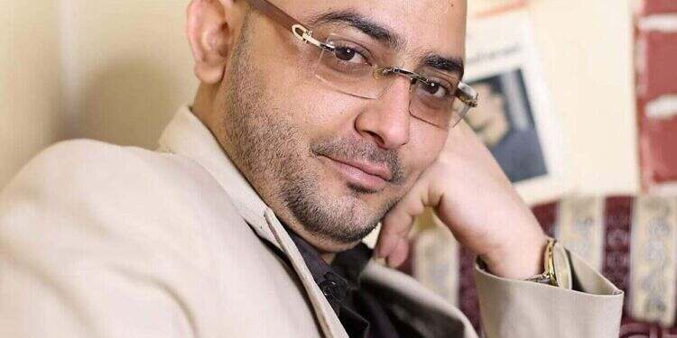 صنعاء.. محكمة حوثية توجه بالإفراج عن الصحفي محمد المياحي بعد 15 شهراً من الاختطاف