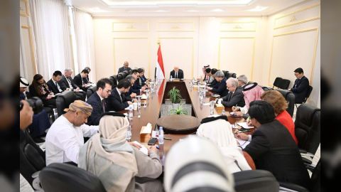 رئيس مجلس القيادة: ما يتحقق على الأرض واعد ويدحض مزاعم الفراغ والسيناريوهات الاسوأ