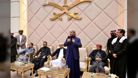 الدكتور العليمي يؤكد دعم مجلس القيادة لمحافظة شبوة خلال لقاء تشاوري موسع لأبنائها في الرياض