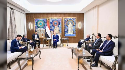 رئيس مجلس القيادة: المليشيات الحوثية هي جذر الخراب ومنصة التهديد الدائم للسلم والامن الدوليين