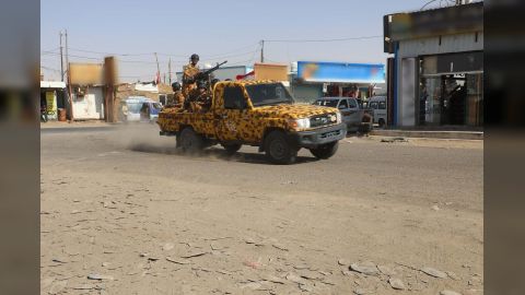 حاول الهرب متنكراً إلى الحوثيين... شرطة مأرب تضبط مطلوب أمني في قضية اختطاف “أجنبي”