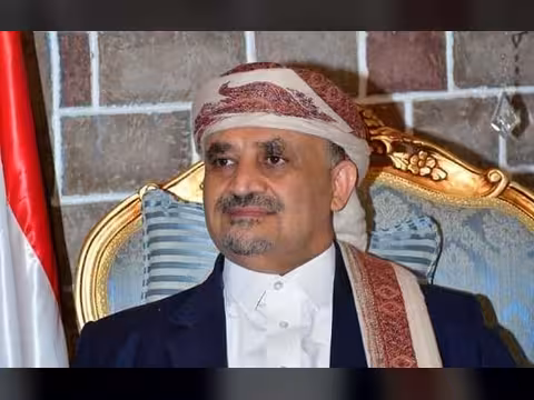 منظمة سام: الحوثيون يفرضون قيودا تعسفية ويراقبون منزل الزعيم القبلي حميّر الأحمر