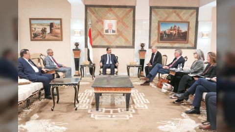 وزير الداخلية يلتقي مع فريق مكتب المبعوث الأممي