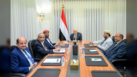 مجلس القيادة يناقش المستجدات الوطنية ويقر مقترح التشكيل الحكومي الجديد