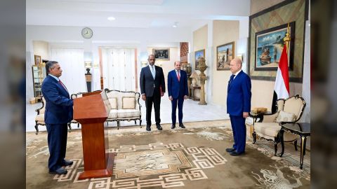 وزير التعليم العالي والبحث العلمي يؤدي اليمين الدستوري امام رئيس مجلس القيادة الرئاسي