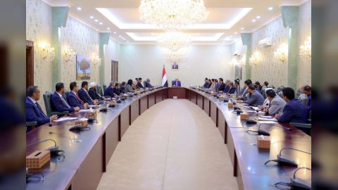 مجلس الوزراء يعقد اجتماعه الاول بالعاصمة المؤقتة عدن