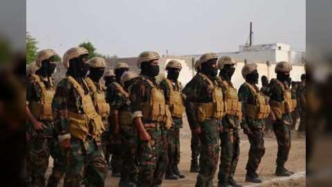 أمن أبين يعلن إزالة نقاط جبايات في المحفد وضبط المتورطين ومصادرة أسلحتهم