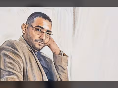 مليشيا الحوثي تفرج عن الصحفي محمد المياحي بعد 17 شهراً من الاختطاف