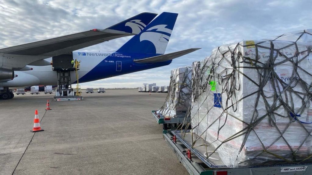 الاتحاد الأوروبي يعلن استكمال نقل نحو 300 طن من الإمدادات الطبية لليمن