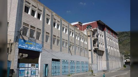 إب... مليشيا الحوثي تواصل قطع مخصصات مالية لدار الحبيشي للأيتام