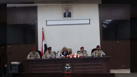 القيادة الرئاسية تناقش مستجدات الأوضاع العسكرية مع وزير الدفاع