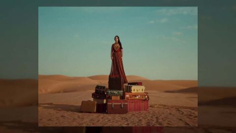 فنانة يمنية تقدم عملاً فنياً احتفاءً بيوم التأسيس السعودي