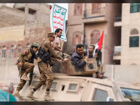 مليشيا الحوثي تدفع بتعزيزات عسكرية إلى مناطق التماس في عدة محافظات يمنية