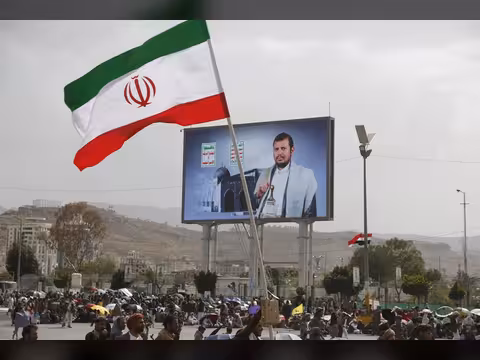 فوكس نيوز: الحوثيون ورقة إيران الأخيرة في الحرب الإقليمية