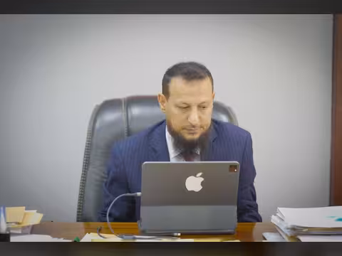 السلطة المحلية بعدن ترد على الانتقالي المنحل وتؤكد: الإجراءات قانونية ولن نسمح بتهديد الاستقرار