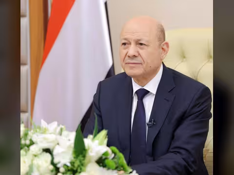 رئيس مجلس القيادة: ذكرى عاصفة الحزم فرصة مثالية للمقارنة بين مشروع عروبي لدعم الدولة الوطنية وأخر للفوضى واختطاف القرار