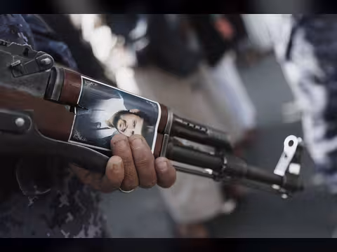 إب... نافذون حوثيون يعتدون على مقبرتين وأرضية تابعة للأوقاف في المشنة