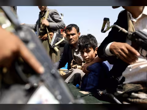 التعليم الحوثي يعيد تشكيل الهوية ويحوّلالمدارس إلى أدوات تعبئة عقائدية